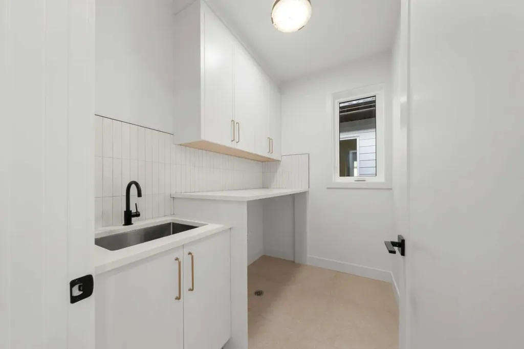 4009 15a Street SW Calgary AB T2T 4C8