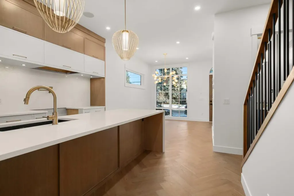 4009 15a Street SW Calgary AB T2T 4C8