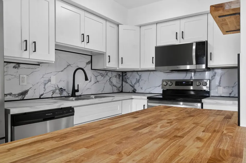 2020 16 Avenue NW Calgary AB T2m0m1