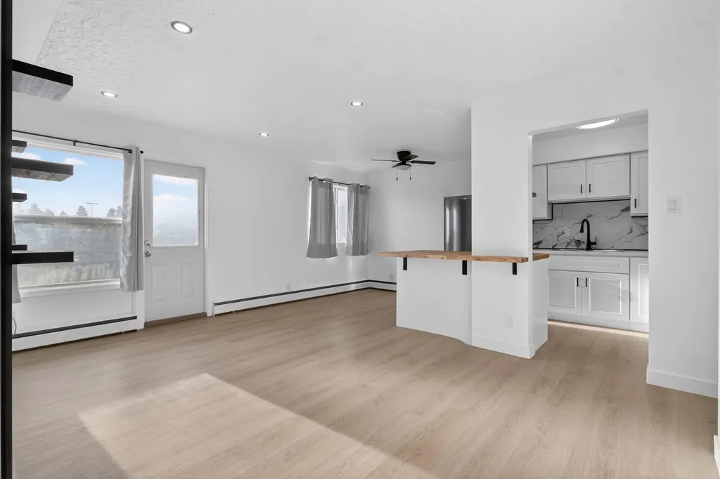 2020 16 Avenue NW Calgary AB T2m0m1
