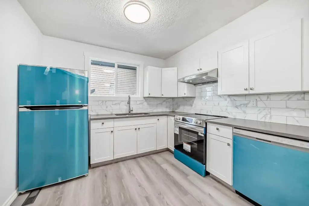 81 Bearberry Close NW Calgary AB T3K 1R4