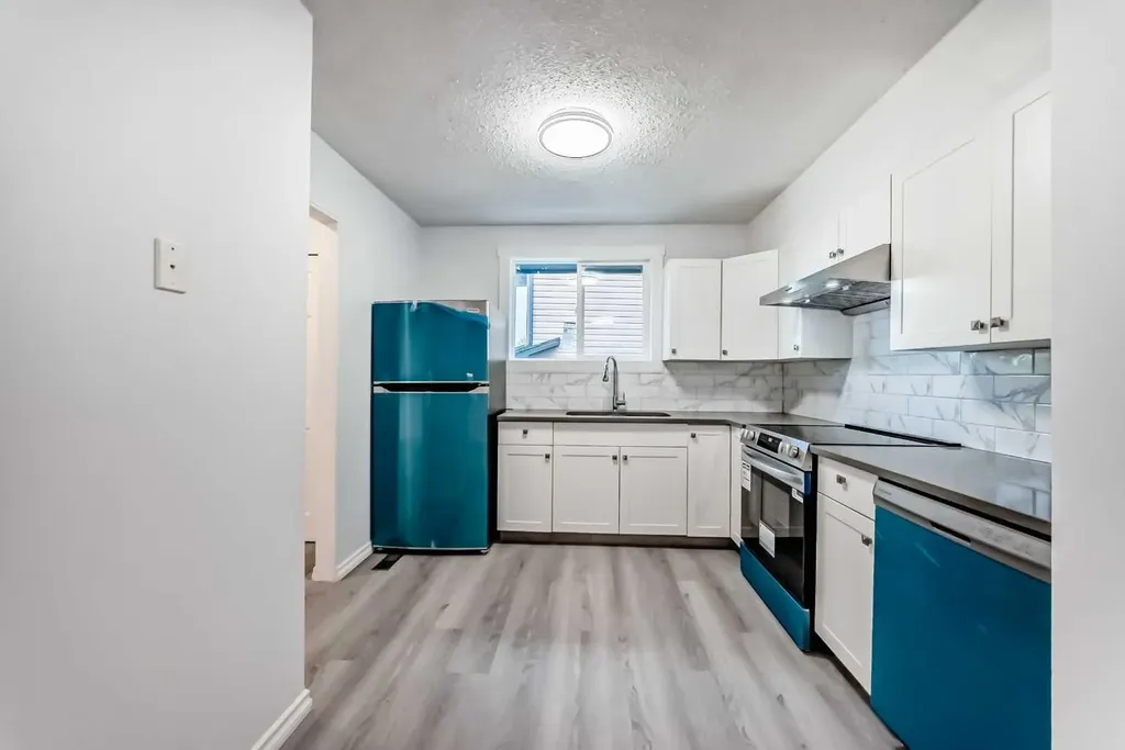 81 Bearberry Close NW Calgary AB T3K 1R4