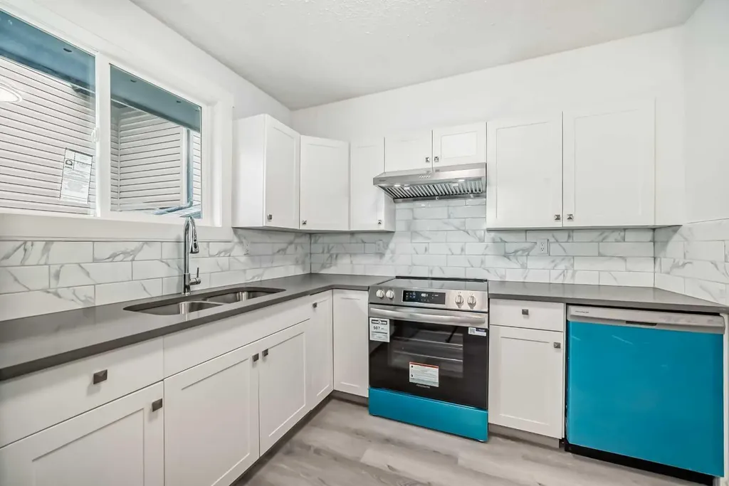 81 Bearberry Close NW Calgary AB T3K 1R4
