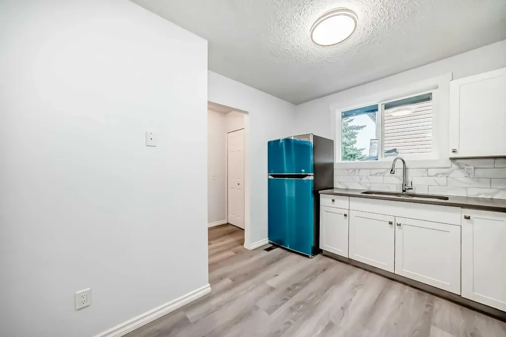 81 Bearberry Close NW Calgary AB T3K 1R4