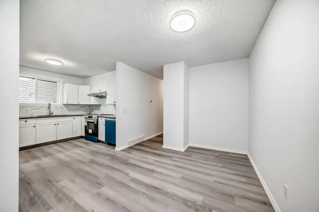 81 Bearberry Close NW Calgary AB T3K 1R4