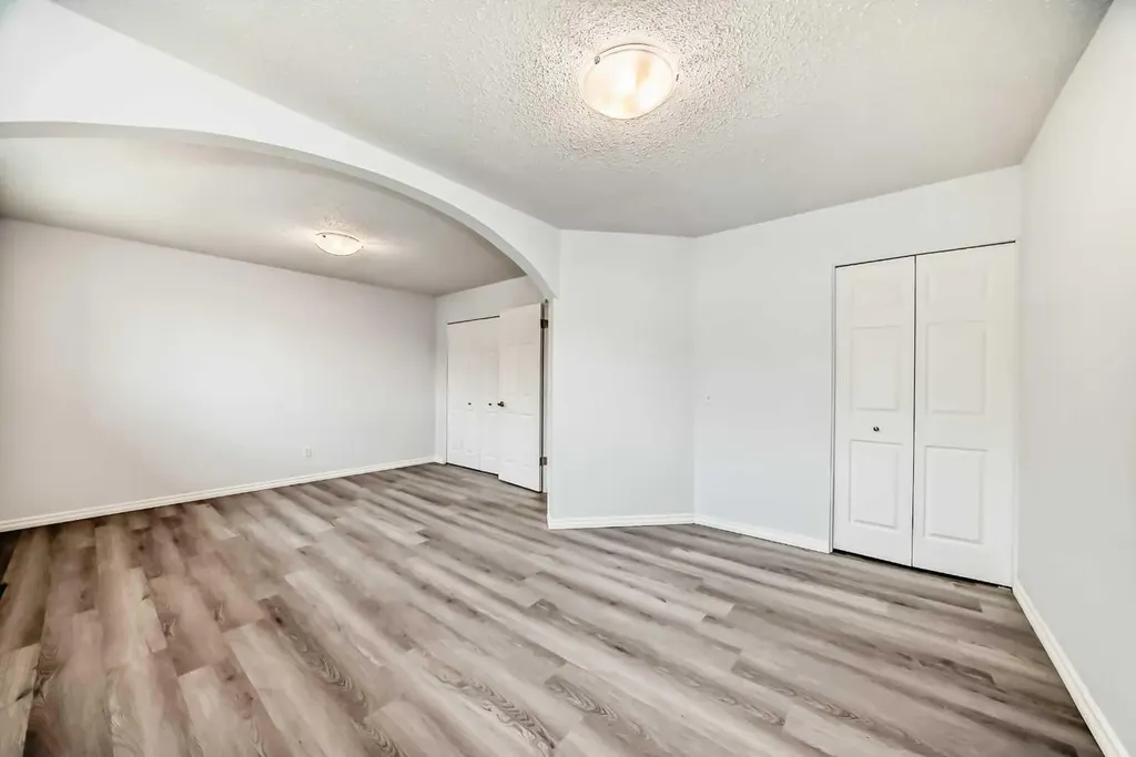 81 Bearberry Close NW Calgary AB T3K 1R4