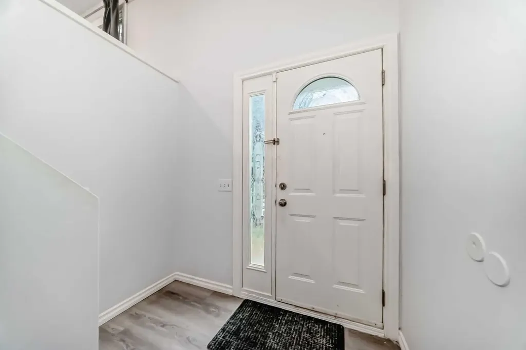 81 Bearberry Close NW Calgary AB T3K 1R4