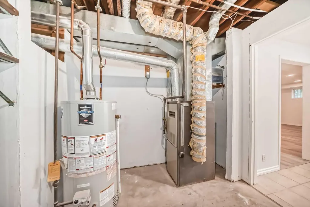81 Bearberry Close NW Calgary AB T3K 1R4