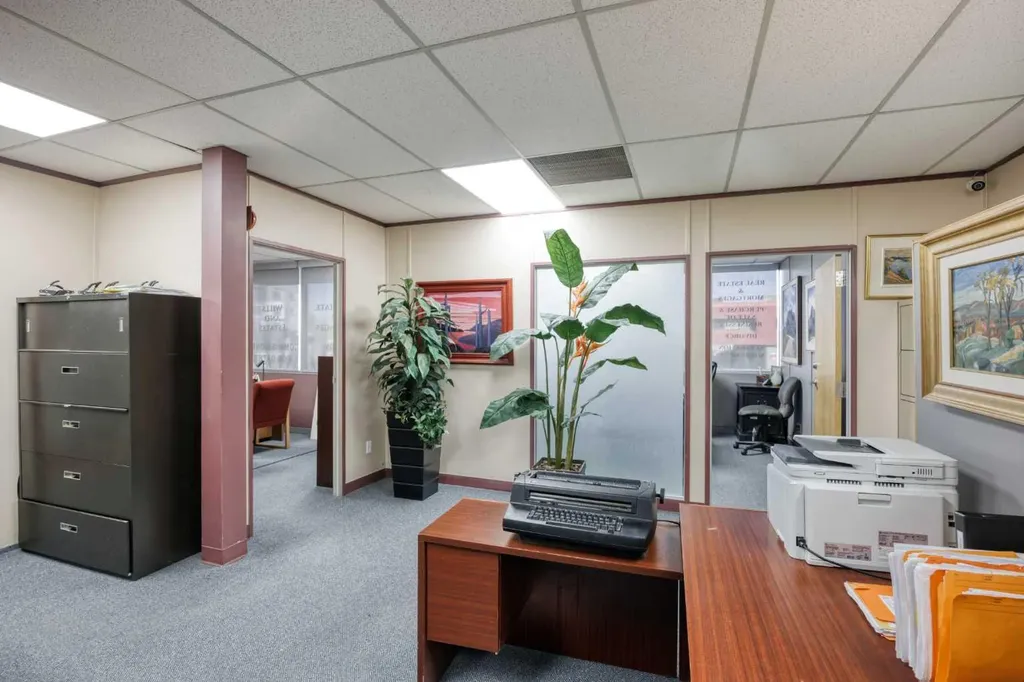 2003 14 Street NW Calgary AB T2M 3N4