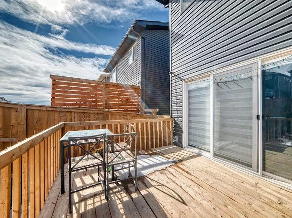 198 Lucas Heights NW Calgary AB T3P1X4