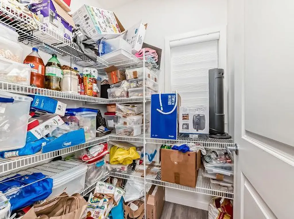 198 Lucas Heights NW Calgary AB T3P1X4