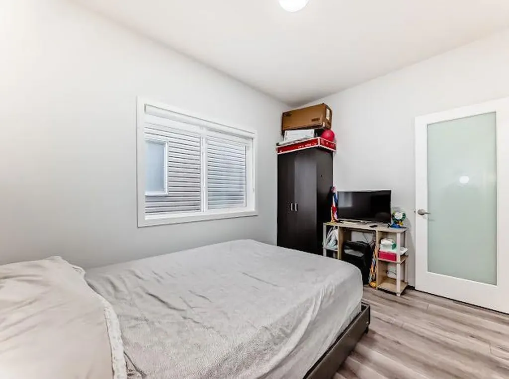 198 Lucas Heights NW Calgary AB T3P1X4
