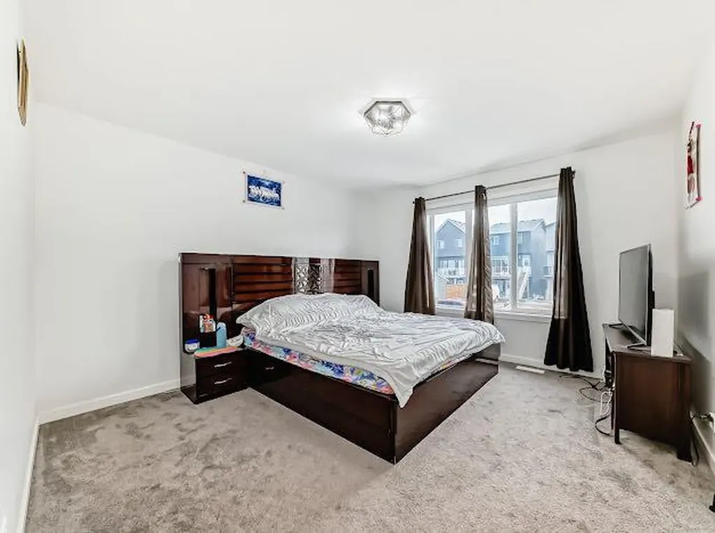 198 Lucas Heights NW Calgary AB T3P1X4
