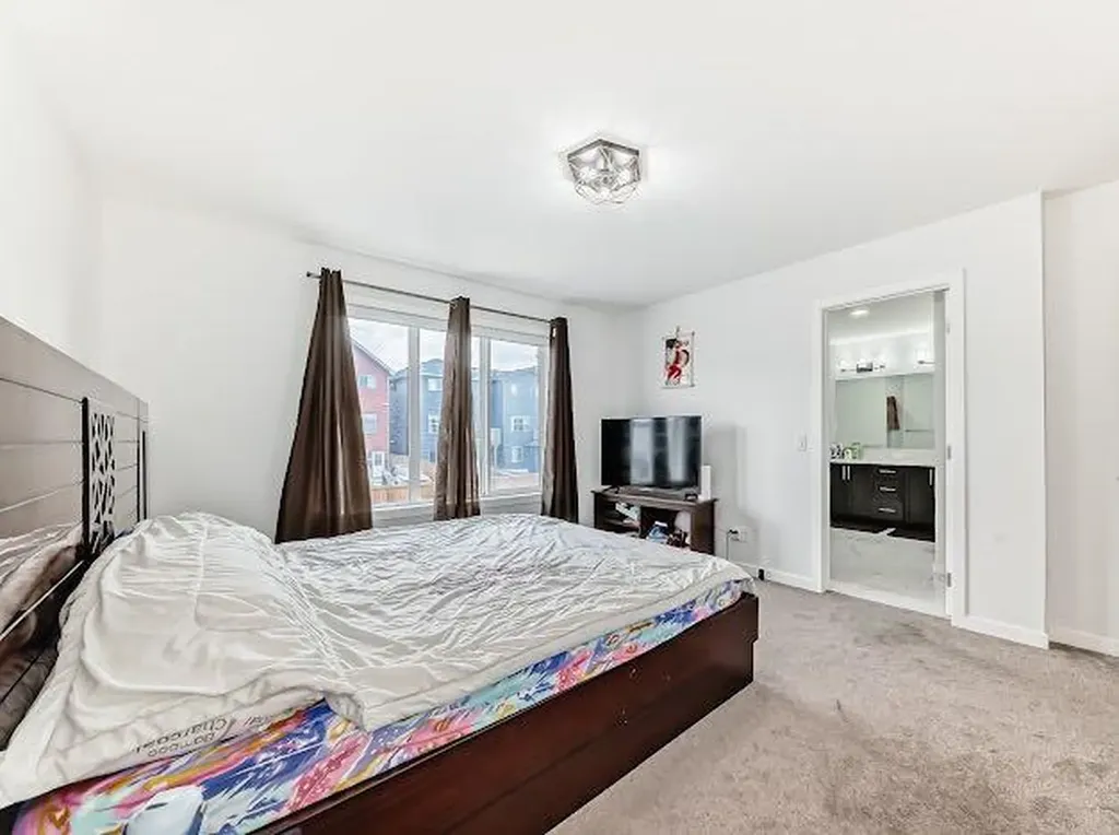 198 Lucas Heights NW Calgary AB T3P1X4