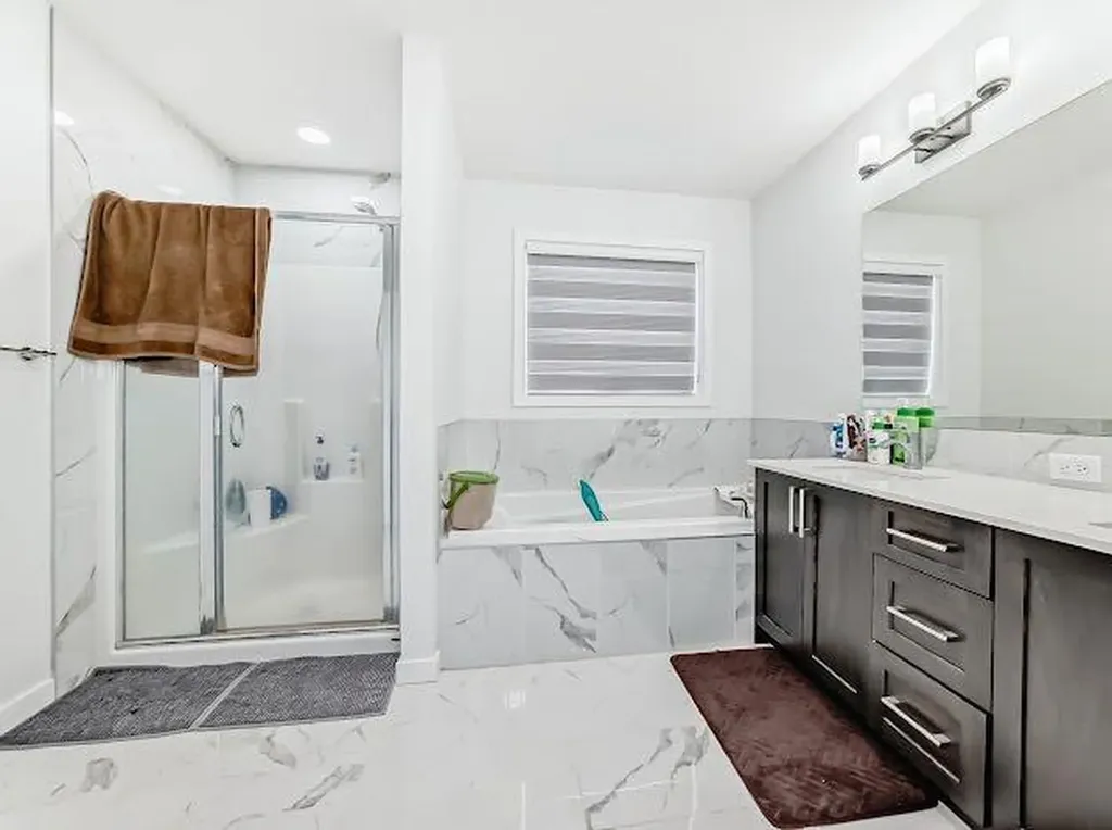 198 Lucas Heights NW Calgary AB T3P1X4