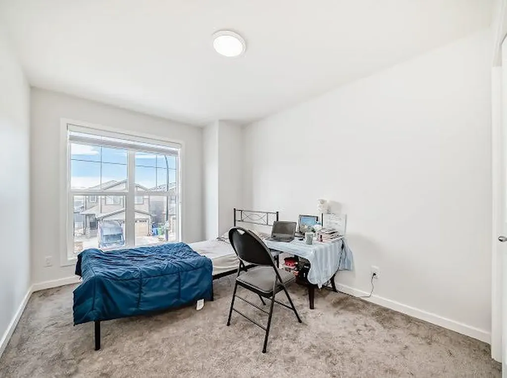 198 Lucas Heights NW Calgary AB T3P1X4