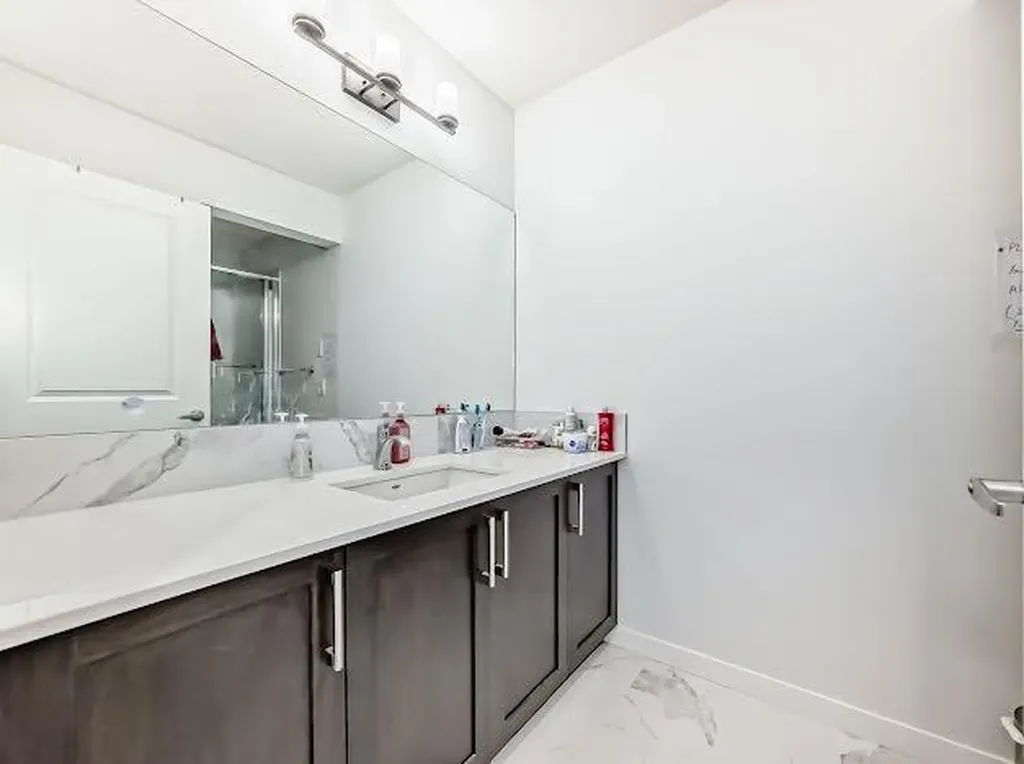 198 Lucas Heights NW Calgary AB T3P1X4