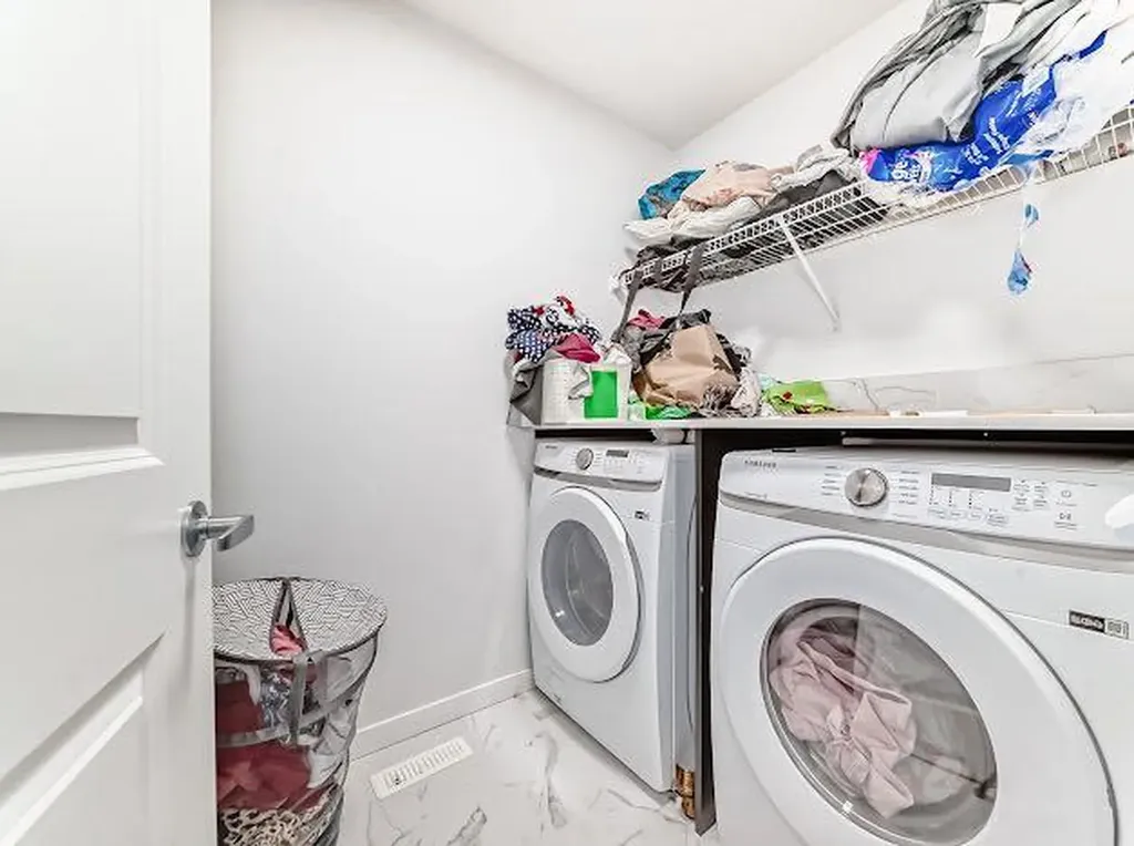 198 Lucas Heights NW Calgary AB T3P1X4