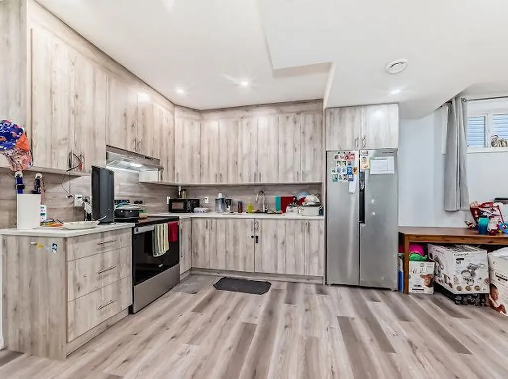 198 Lucas Heights NW Calgary AB T3P1X4