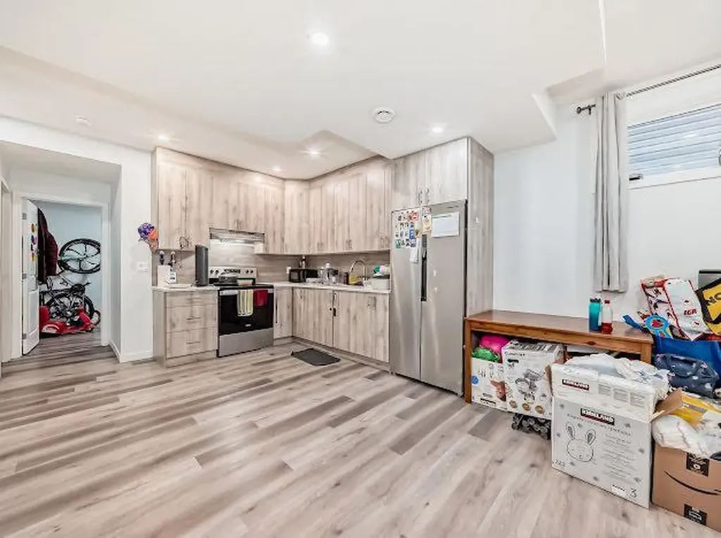 198 Lucas Heights NW Calgary AB T3P1X4