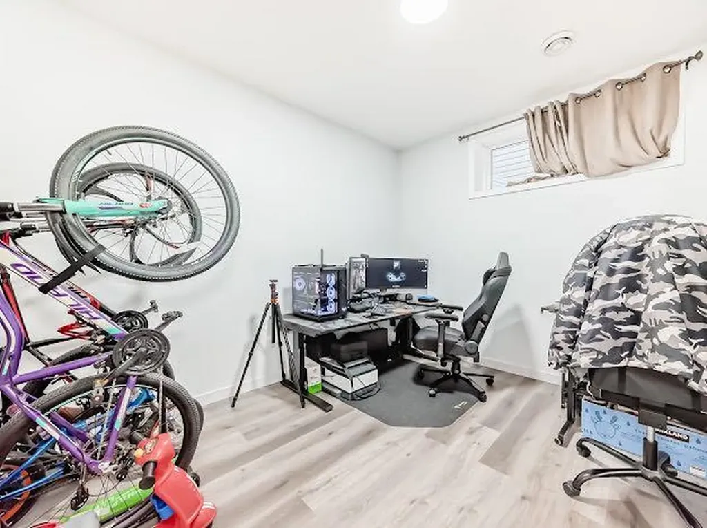198 Lucas Heights NW Calgary AB T3P1X4