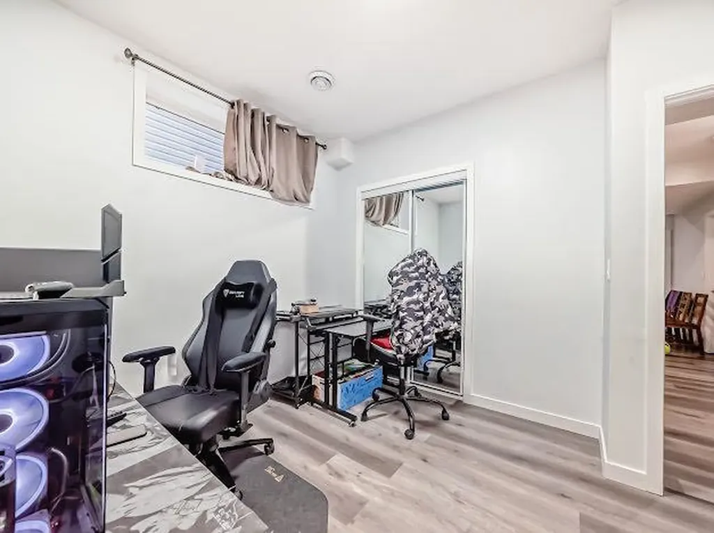 198 Lucas Heights NW Calgary AB T3P1X4