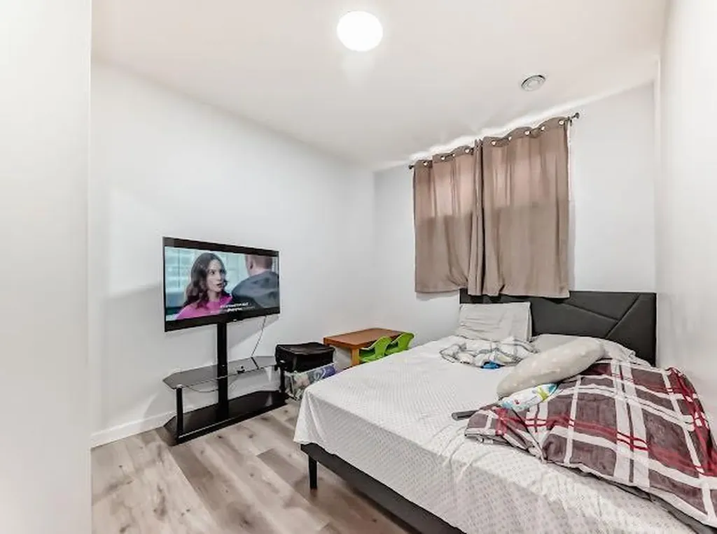 198 Lucas Heights NW Calgary AB T3P1X4