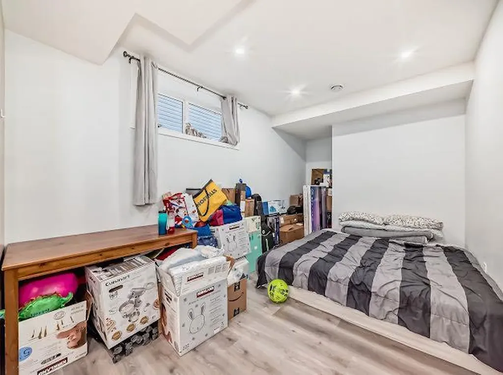 198 Lucas Heights NW Calgary AB T3P1X4