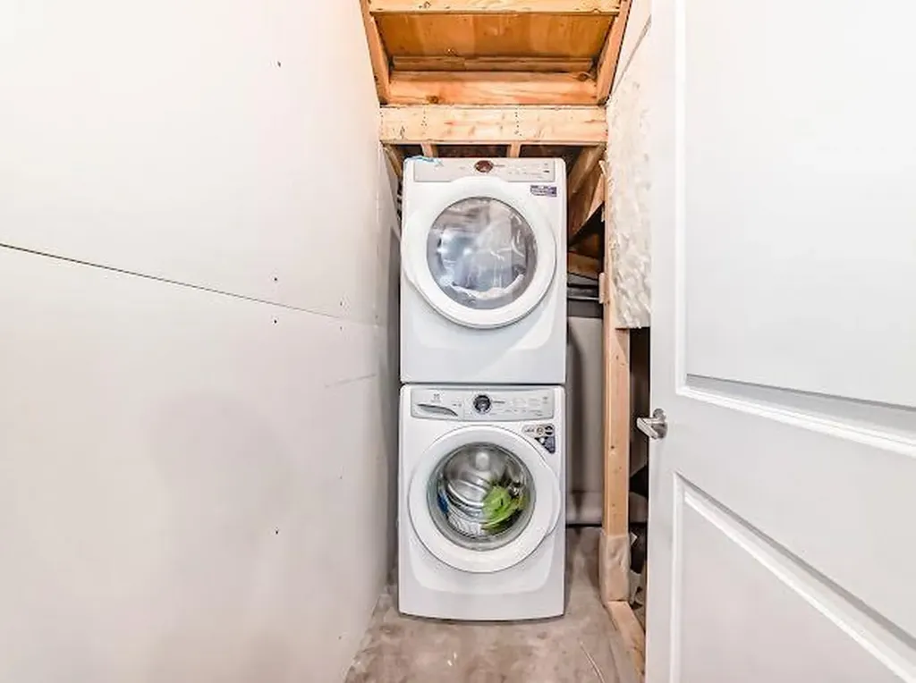 198 Lucas Heights NW Calgary AB T3P1X4