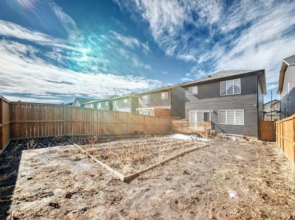 198 Lucas Heights NW Calgary AB T3P1X4