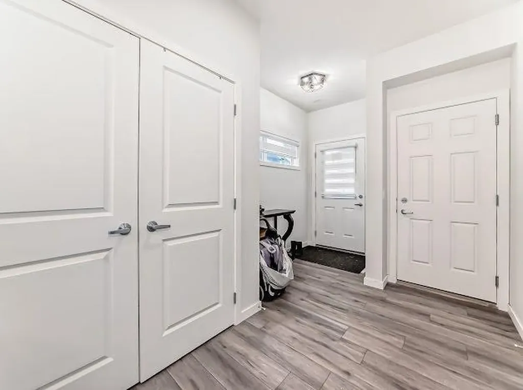 198 Lucas Heights NW Calgary AB T3P1X4