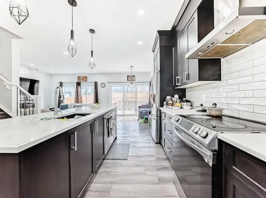 198 Lucas Heights NW Calgary AB T3P1X4