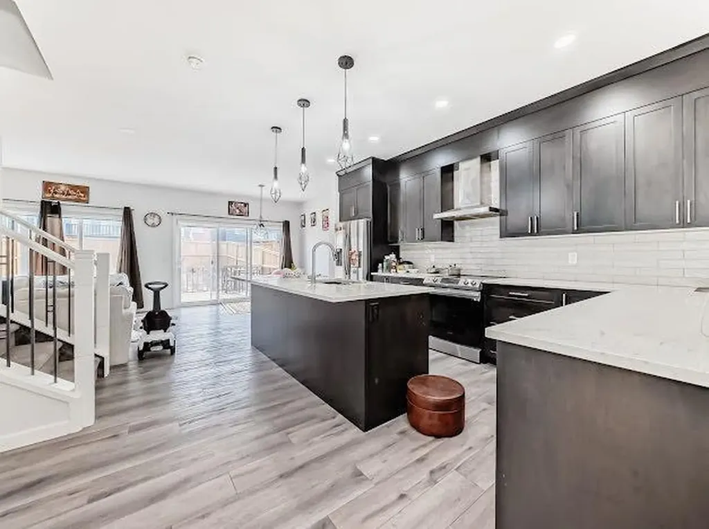 198 Lucas Heights NW Calgary AB T3P1X4