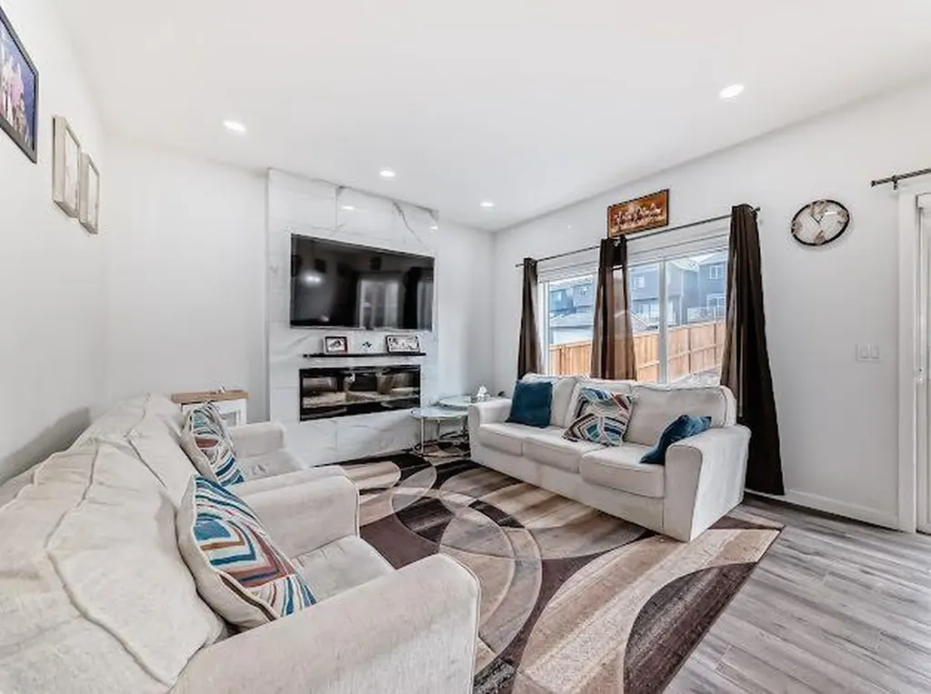 198 Lucas Heights NW Calgary AB T3P1X4