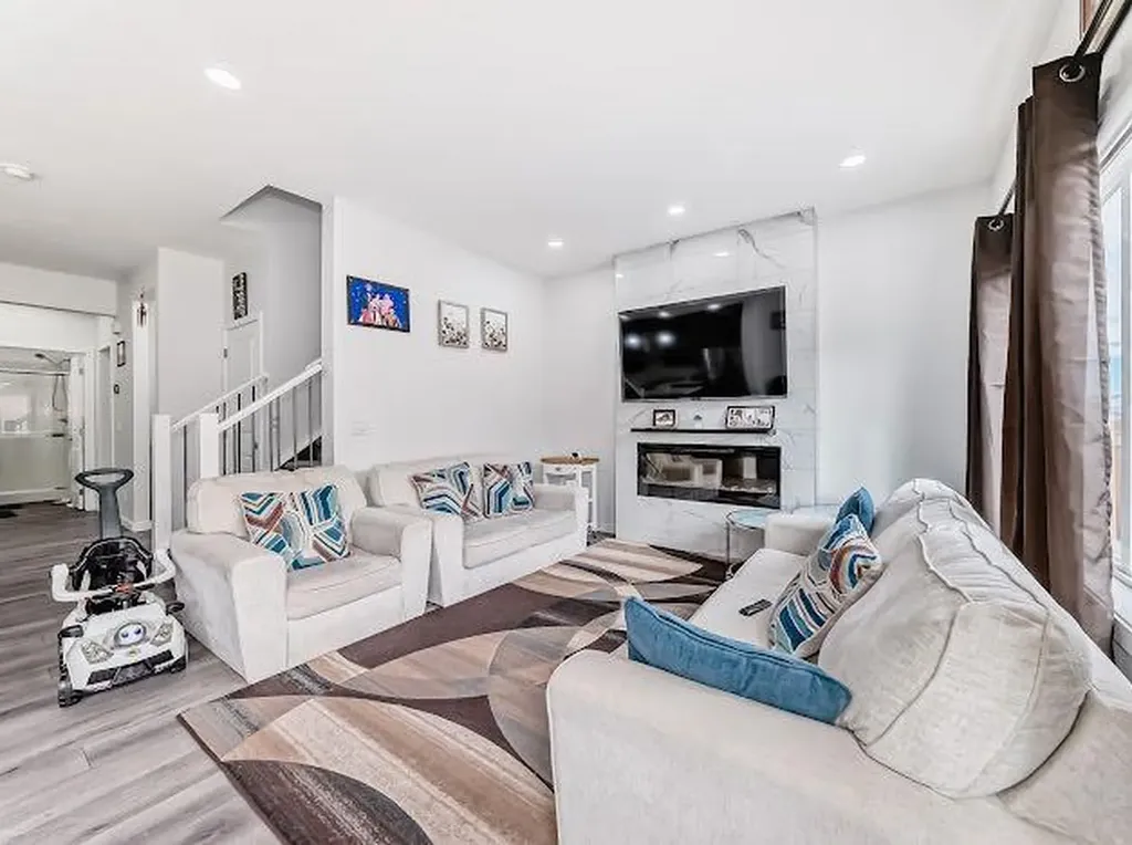 198 Lucas Heights NW Calgary AB T3P1X4