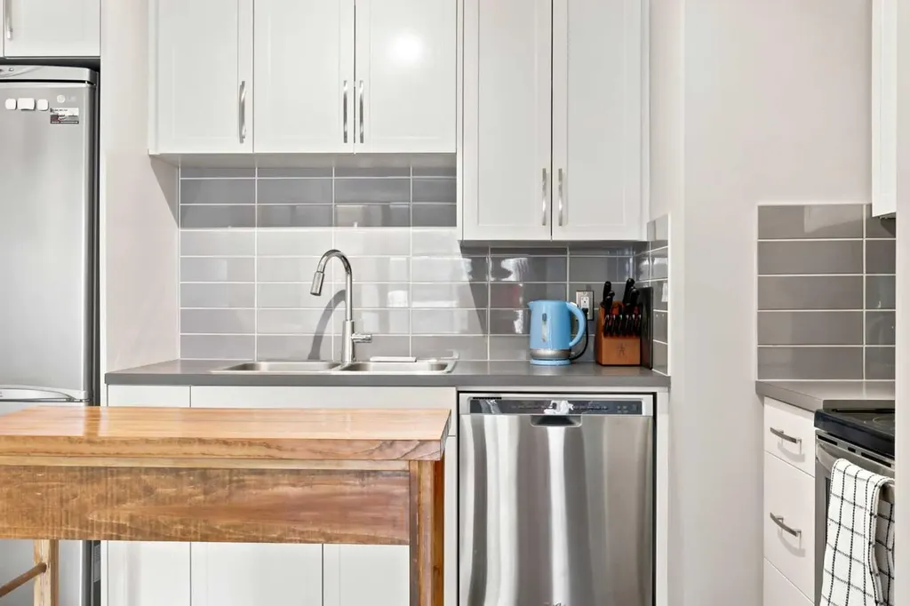120 24 Avenue SW Calgary AB T2S 0J9