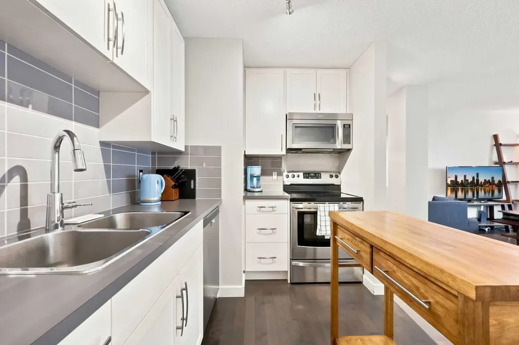 120 24 Avenue SW Calgary AB T2S 0J9