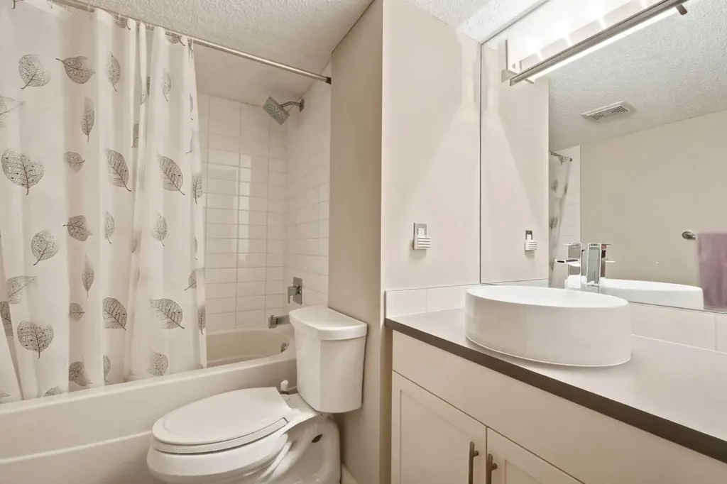 120 24 Avenue SW Calgary AB T2S 0J9