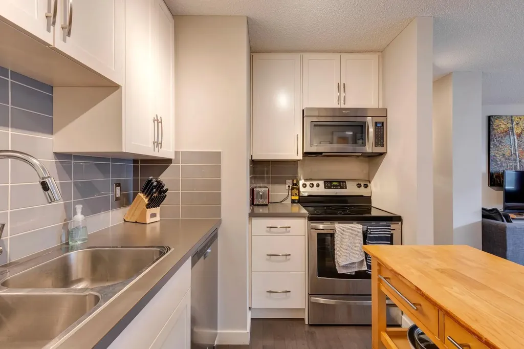 120 24 Avenue SW Calgary AB T2S 0J9