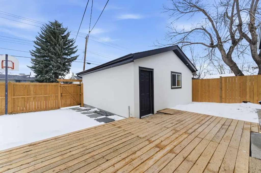 10327 Wapiti Drive SE Calgary AB T2J1J3