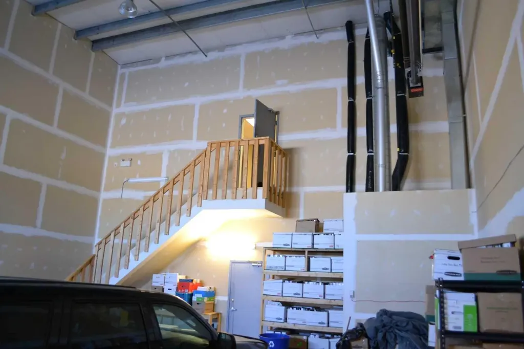 14 Thevenaz Industrial Trail Sylvan Lake AB T4S 2J7