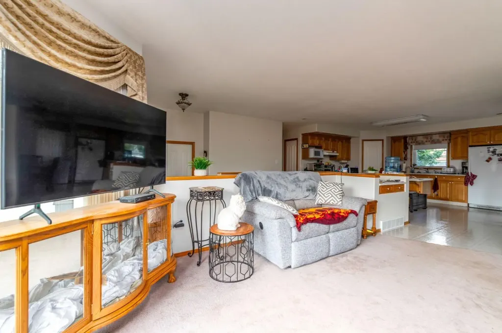 3401 64 Avenue Lloydminster AB T9V 2W1