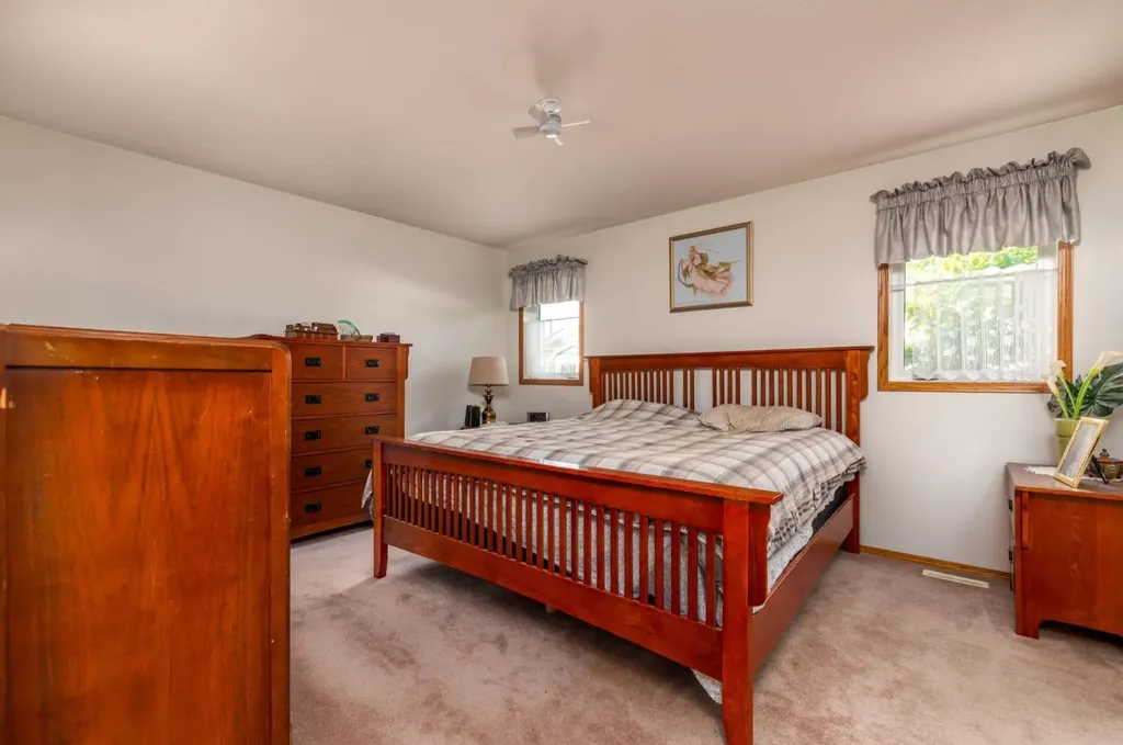 3401 64 Avenue Lloydminster AB T9V 2W1