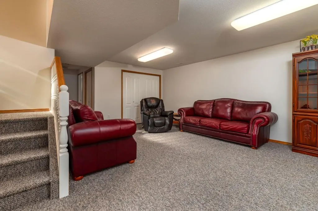3401 64 Avenue Lloydminster AB T9V 2W1