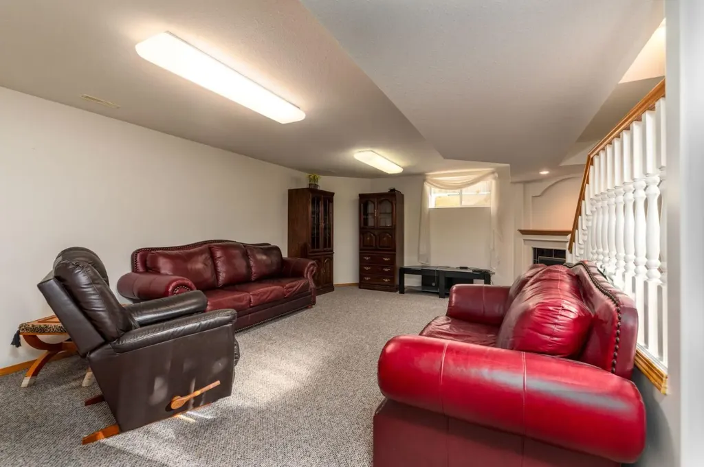 3401 64 Avenue Lloydminster AB T9V 2W1