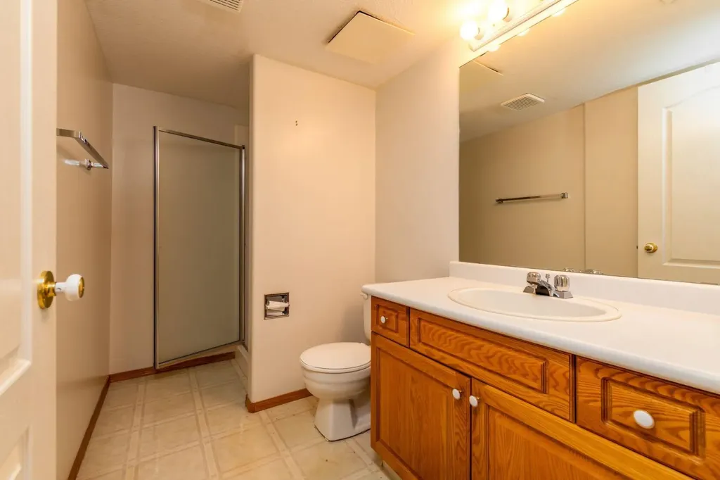 3401 64 Avenue Lloydminster AB T9V 2W1