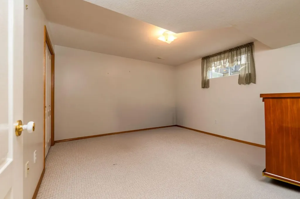 3401 64 Avenue Lloydminster AB T9V 2W1