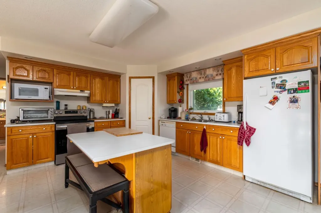 3401 64 Avenue Lloydminster AB T9V 2W1