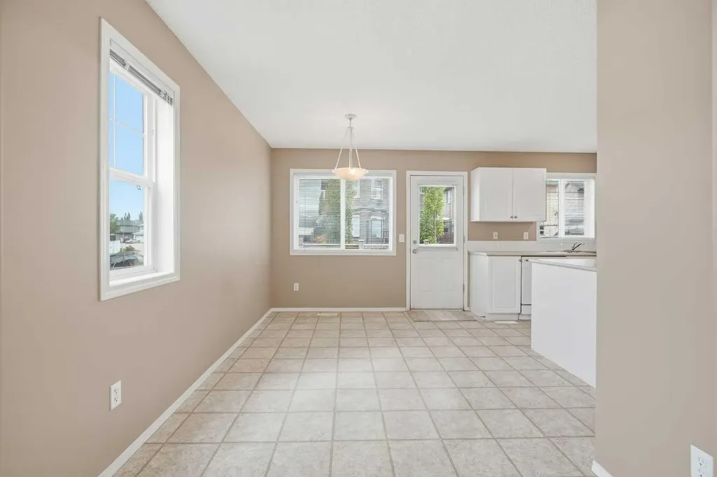 5 Citadel Point NW Calgary AB T3G 5L2