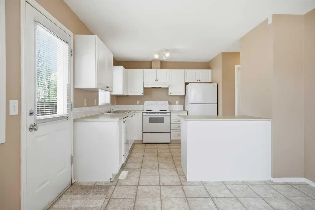 5 Citadel Point NW Calgary AB T3G 5L2